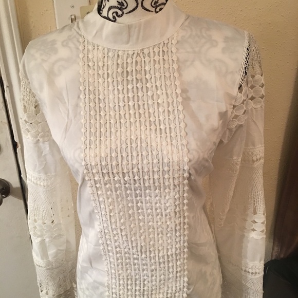 BRAND NEW KOREA WHITE LACE TOP RARE - Picture 1 of 8